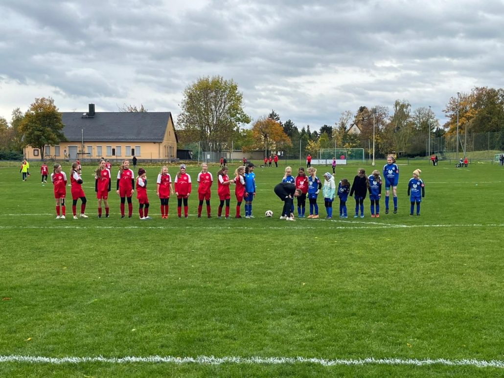 2025-10-29-D1 Mädchen Herbst